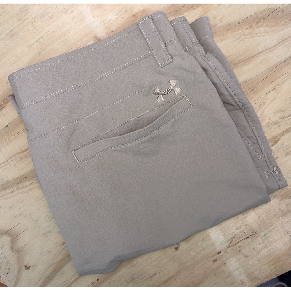 Under Armour Golf Shorts Tan Mens Size 36 Stretch WaistBand Heatgear Loose Fit